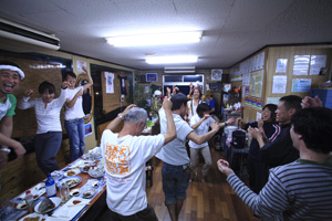 最後は踊れや踊れ！島時間、よいですね～。