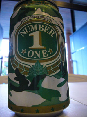 ニューカレドニア産のビール「No.1」！ いつもおいしくいただいております。 この迷彩バージョンのパッケージは初めて見た〜